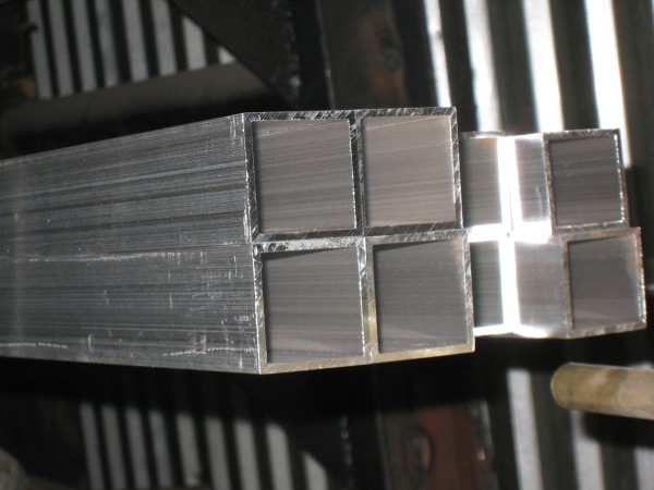 фото:Алюминиевый бокс (квадратная труба) 60 х 60 х 3